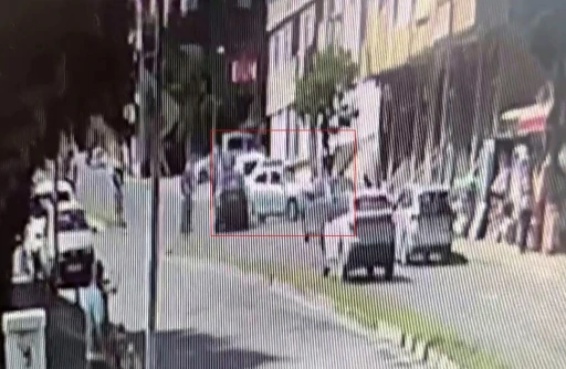 B&uuml;y&uuml;k&ccedil;ekmece&rsquo;de ehliyetsiz s&uuml;r&uuml;c&uuml; durağa daldı: 1 ağır yaralı
