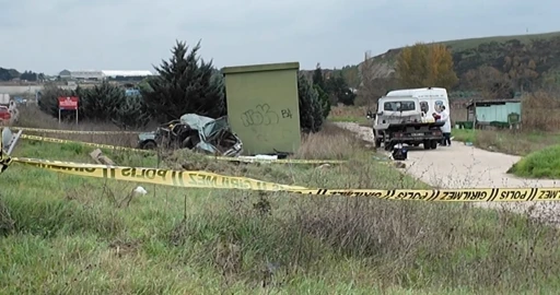 B&uuml;y&uuml;k&ccedil;ekmece&rsquo;de gece yaşanan kaza g&uuml;nd&uuml;z fark edildi: 2 &ouml;l&uuml;
