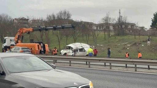 B&uuml;y&uuml;k&ccedil;ekmece TEM Otoyolu&rsquo;nda kaza: 5 yaralı
