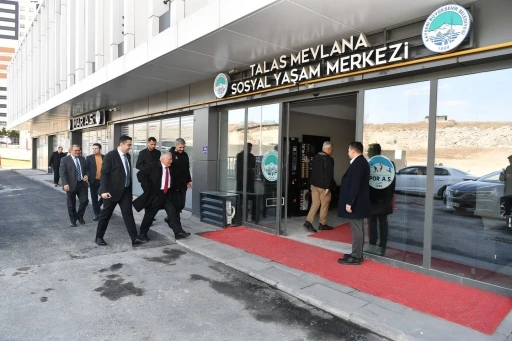 B&uuml;y&uuml;kkılı&ccedil; ve Boyraz, Talas Mevlana Sosyal Yaşam Merkezi&rsquo;ni ziyaret etti
