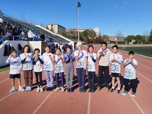 B&uuml;y&uuml;kşehir Atletlerinden Atat&uuml;rk Koşusu&rsquo;nda 11 Madalya