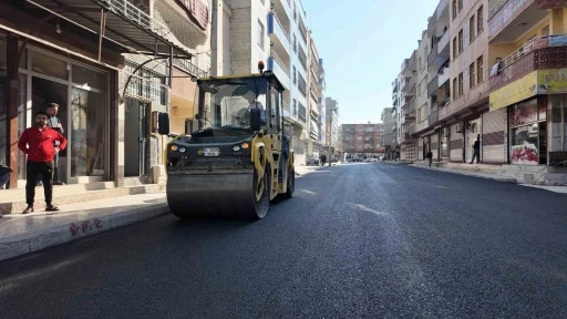 Büyükşehir Belediyesi’nden kış öncesi asfalt serimi mesaisi
