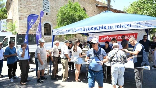 Büyükşehir Belediyesi’nden vatandaşlara aşure ikramı
