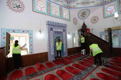 Büyükşehir Belediyesinden Camilerde Bayram temizliği
