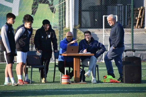 B&uuml;y&uuml;kşehir Belediyespor altyapı futbolcularına bilimsel performans analizi
