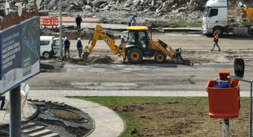 B&uuml;y&uuml;kşehir&rsquo;de pazar g&uuml;n&uuml; de durmak yok: Kartal Katlı Kavşağı&rsquo;nda hummalı &ccedil;alışma
