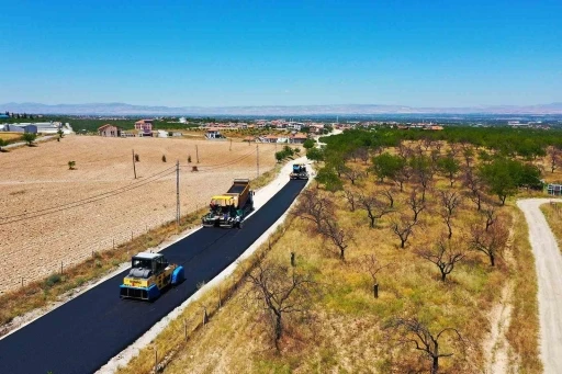 B&uuml;y&uuml;kşehir&rsquo;de yol &ccedil;alışmaları aralıksız s&uuml;r&uuml;yor

