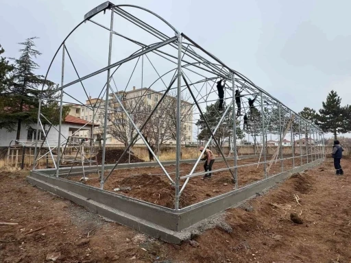 B&uuml;y&uuml;kşehir&rsquo;den B&uuml;nyan&rsquo;a 460 bin TL&rsquo;lik tarımsal hamle: akıllık sera eğitime a&ccedil;ıldı
