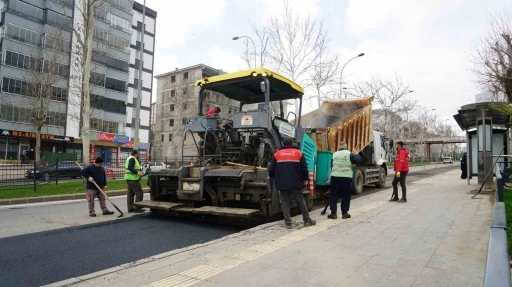 B&uuml;y&uuml;kşehir&rsquo;den Dulkadiroğlu ve Onikişubat&rsquo;ta asfalt seferberliği

