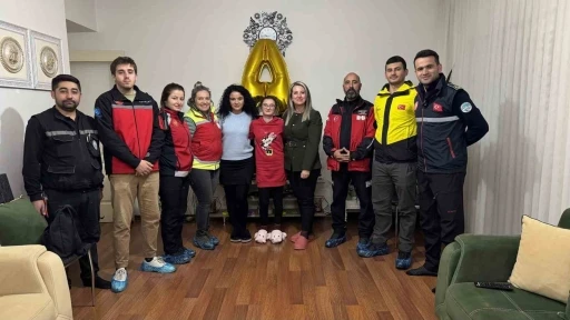 Büyükşehir’den özel ihtiyaçlı Aleyna’ya evinde afet eğitimi
