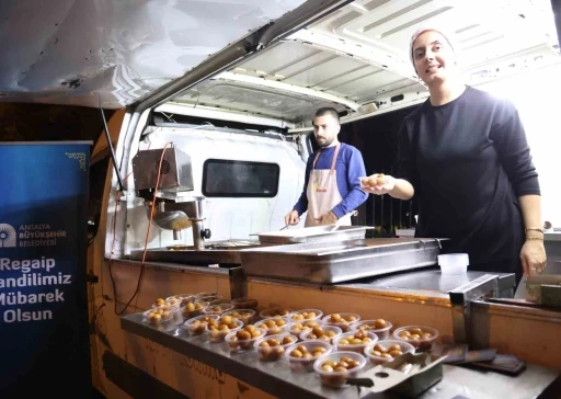 B&uuml;y&uuml;kşehir&rsquo;den Regaip Kandili&rsquo;nde lokma ve kandil simidi ikramı
