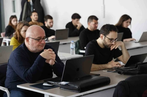 B&uuml;y&uuml;kşehir&rsquo;den teknoloji meraklısı gen&ccedil;lere yapay zeka eğitimi
