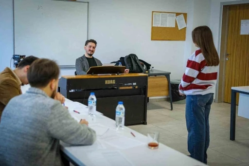 B&uuml;y&uuml;kşehir&rsquo;den &uuml;cretsiz m&uuml;zik eğitimi
