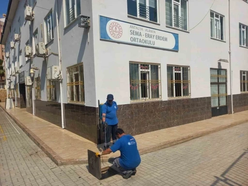 Büyükşehir ekipleri okulları yeni eğitim dönemine hazırlıyor
