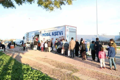 B&uuml;y&uuml;kşehir&rsquo;in geleneksel iftar ikramı s&uuml;r&uuml;yor

