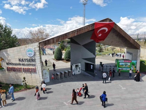 Büyükşehir’in hayvanat bahçesine Ramazan Bayramı’nda yoğun ilgi
