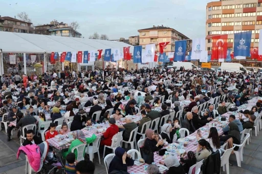 Büyükşehir’in iftar sofrası her gün 3 bin kişiyi ağırlıyor
