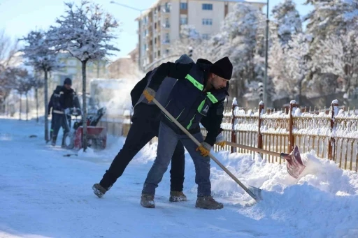 B&uuml;y&uuml;kşehir&rsquo;in kar timleri işbaşında
