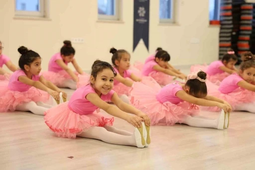 Büyükşehir’in kurslarıyla Aydınlı minikler bale öğreniyor
