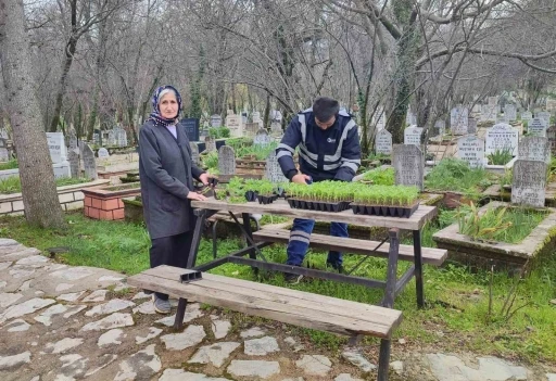 B&uuml;y&uuml;kşehir&rsquo;in mezarlıklarda bayram hazırlığı s&uuml;r&uuml;yor
