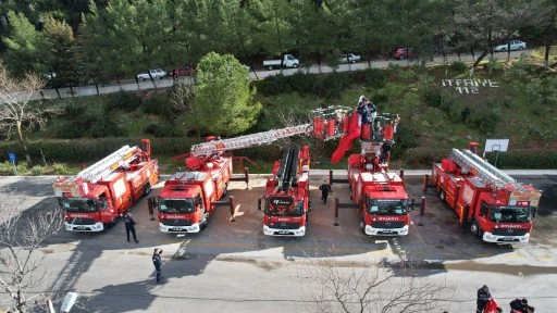 BÜYÜKŞEHİR İTFAİYESİ’NE 72 YENİ ARAÇ GELİYOR