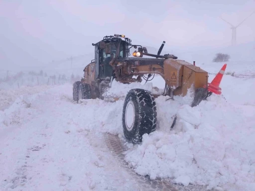 B&uuml;y&uuml;kşehir kardan etkilenen 432 kilometrelik 54 mahalle yolunu ulaşıma a&ccedil;tı
