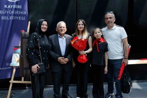 B&uuml;y&uuml;kşehir konservatuarında mezuniyet coşkusu
