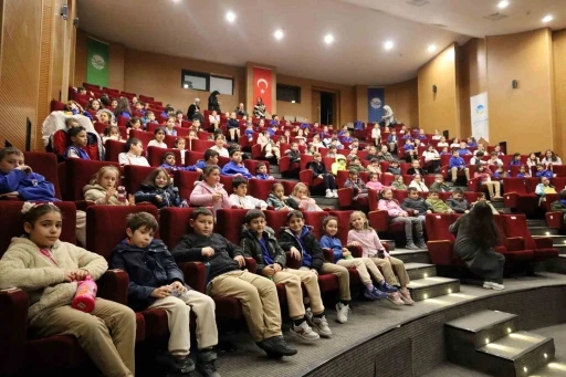 B&uuml;y&uuml;kşehir, Ocak ayında bin 500 &ccedil;ocuğu tiyatroyla buluşturdu
