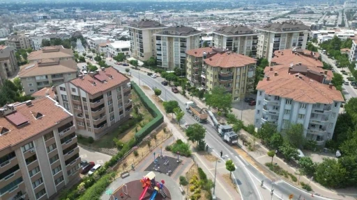 B&uuml;y&uuml;kşehir &Uuml;&ccedil;evler Mahallesi&rsquo;nde asfalt yeniliyor
