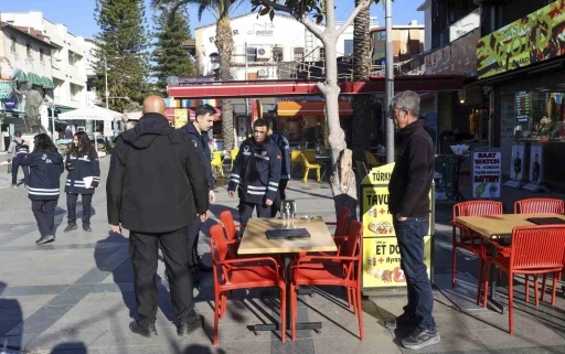 B&uuml;y&uuml;kşehir Zabıtasından kaldırım işgallerine sıkı denetim
