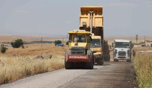 B&uuml;y&uuml;kşehirden Siverek kırsalında asfalt atağı
