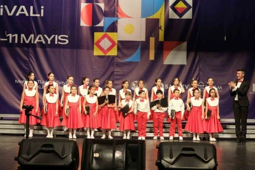 Büyükşehirin çocuk korosuna &quot;Ritmik Uyumda Başarı Ödülü&quot;
