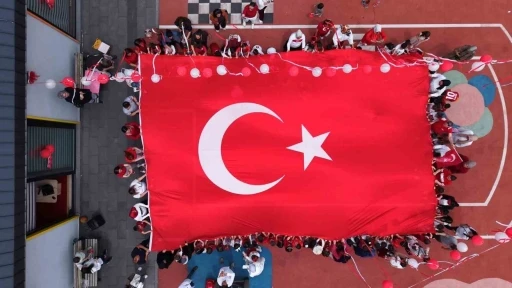 B&uuml;y&uuml;kşehirin &ccedil;ocuk k&uuml;t&uuml;phanesi miniklerinden a milli takıma y&uuml;rekleri ısıtan destek
