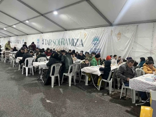 B&uuml;y&uuml;kşehirin iftar sofraları g&ouml;n&uuml;llere dokunuyor
