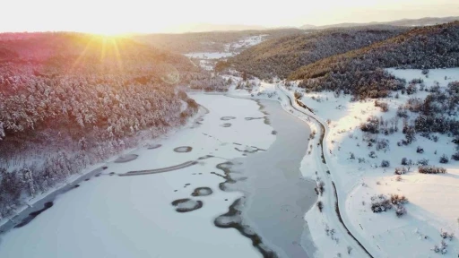 Buz tutan g&ouml;letlerden kartpostallık manzaralar
