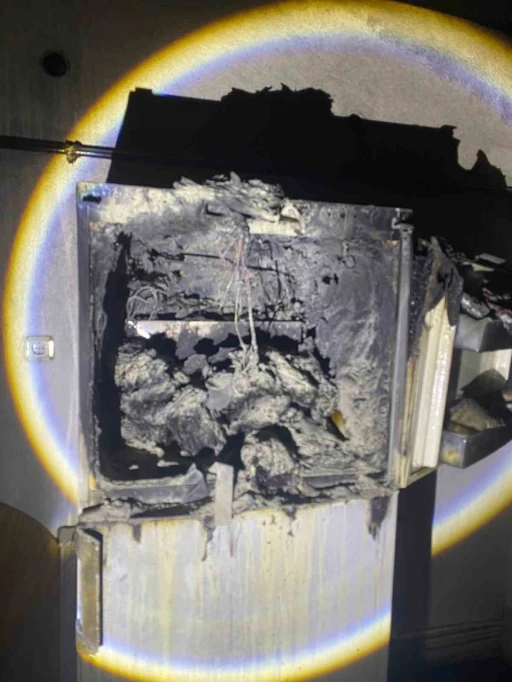 Buzdolabı bomba gibi patladı
