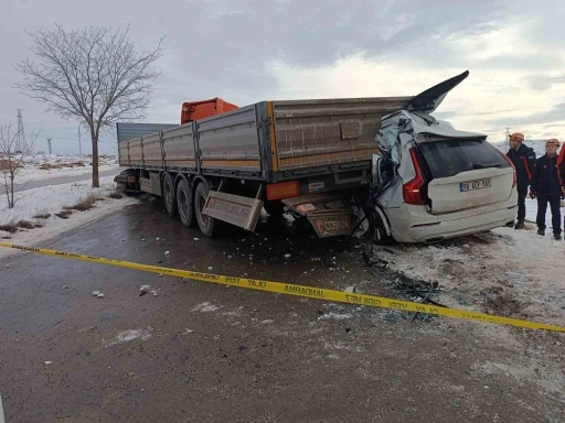 Buzlanma kazaya neden oldu, Sivaslı iş adamı kazada &ouml;ld&uuml;
