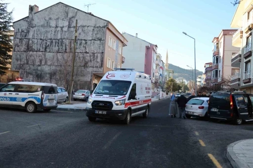 Buzlu camla trafiğe &ccedil;ıktı, kazaya neden oldu: 2 yaralı