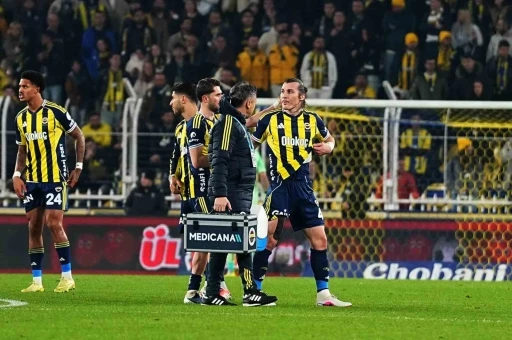 &Ccedil;ağlar S&ouml;y&uuml;nc&uuml; ve Oosterwolde, Kasımpaşa ma&ccedil;ının ilk yarısında sakatlanarak &ccedil;ıktı
