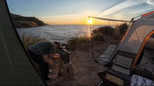 &Ccedil;akal kamp alanına girerek ekmek &ccedil;aldı
