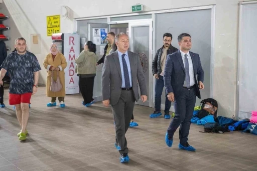 Çakmur’dan genç kulaçlara en tatlı moral

