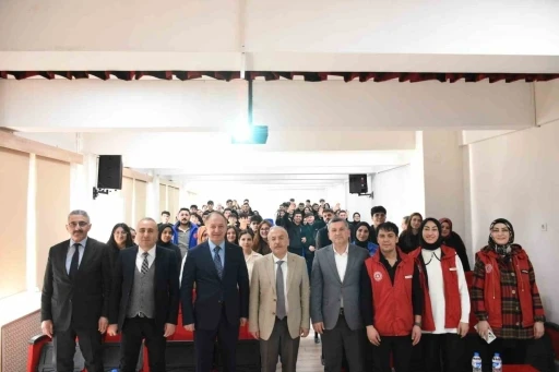 &Ccedil;akmur; "Sizi başkanlarından ayıracak mutlak bir &ouml;zelliğiniz olsun"
