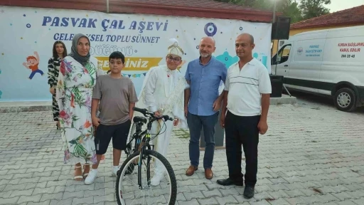 Çal’da 11 çocuk erkekliğe ilk adımlarını birlikte attı
