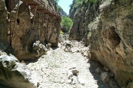 Çal Kısık Kanyonu Menderes’in kurumasıyla tüm ihtişamını kaybetti
