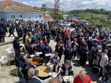 Çal köyünde 5 bin kişilik köy hayrı düzenlendi
