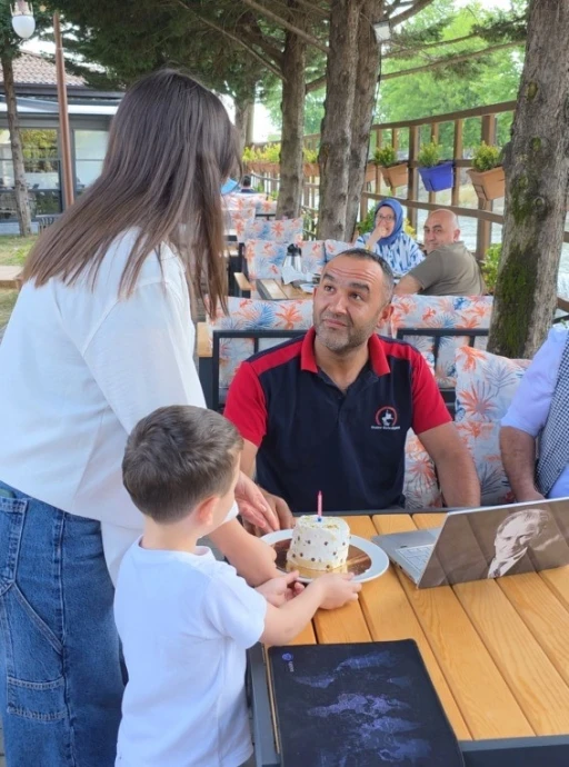 Çalışan babalara tatlı sürpriz
