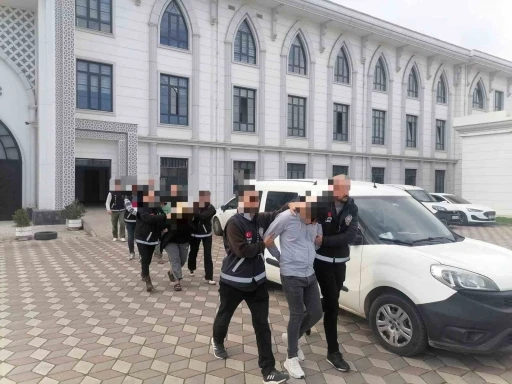 &Ccedil;amaşırhanede 1 kişinin hayatını kaybettiği kavgayla ilgili ilk duruşma yapıldı: 1 sanık tahliye edildi
