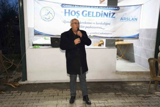 &Ccedil;ameli Belediyesi g&ouml;n&uuml;lleri iftar sofrasında buluşturmaya devam ediyor

