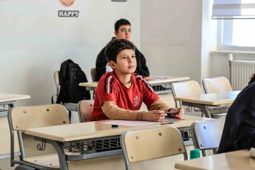 &Ccedil;ameli Belediyesi &ouml;ğrencilere deneme sınavı desteği verdi
