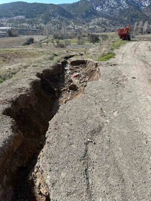 &Ccedil;ameli Belediyesi yol bakım &ccedil;alışmalarına hız kesmeden devam ediyor
